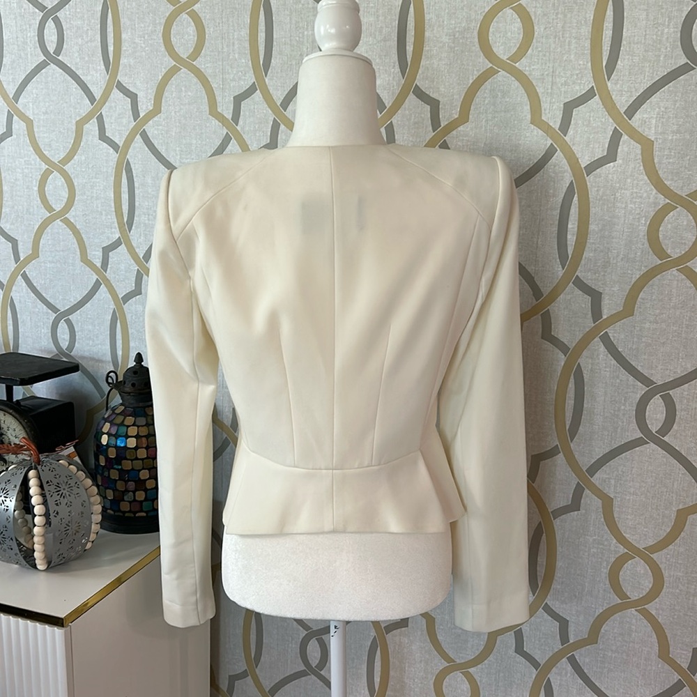 BCBG MAX AZRIA Fitted Blazer - Off white / Beige, Size Medium - Picture 4 of 8